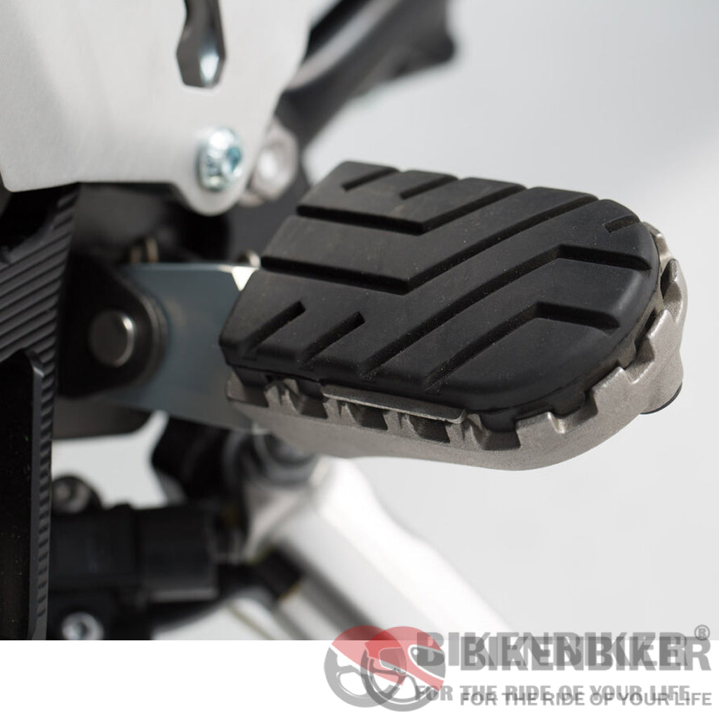 Triumph Tiger 800/900/1200 Ergonomics - Ion Footrest Kit Sw-Motech Footpegs