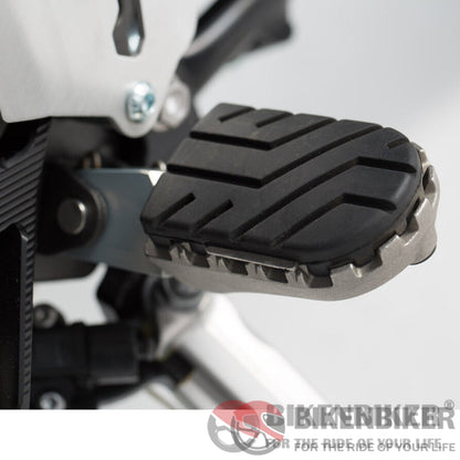 Triumph Tiger 800/900/1200 Ergonomics - Ion Footrest Kit Sw-Motech Footpegs